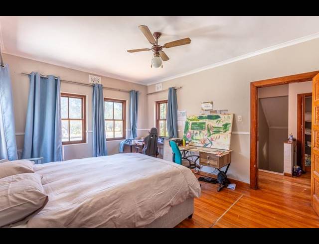 8 BEDROOM HOUSE FOR SALE IN PINELANDS